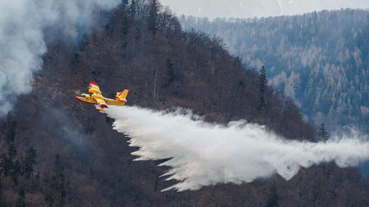 Další rozsáhlý požár. Hoří ostrov v Chorvatsku